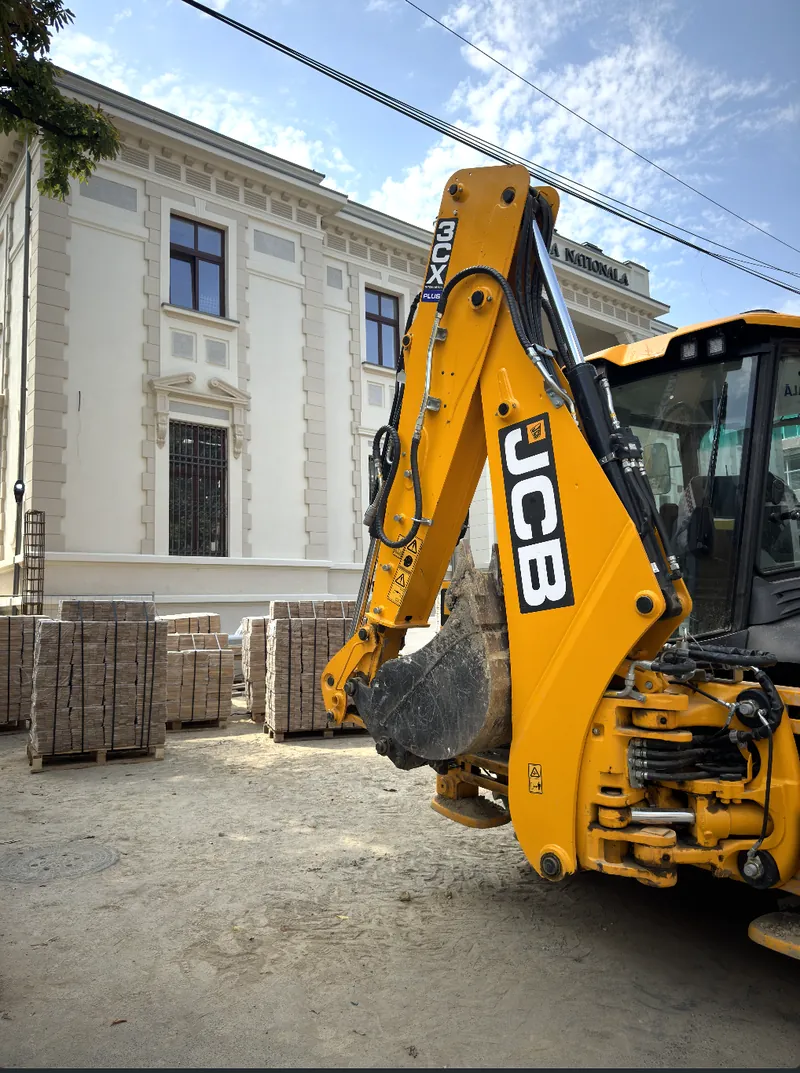 Banca Națională a României — foto 1 (montaj conducte în șanț)