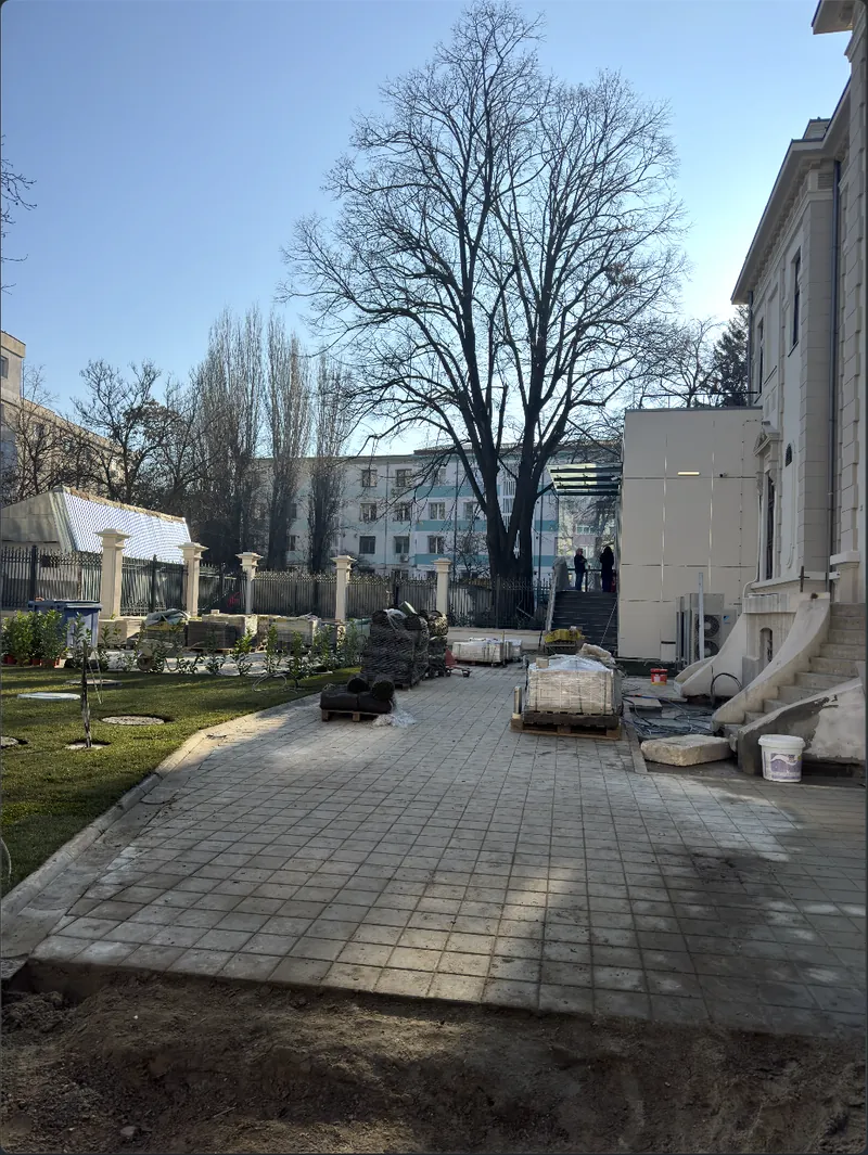 Banca Națională a României — foto 4 (montaj conducte în șanț)