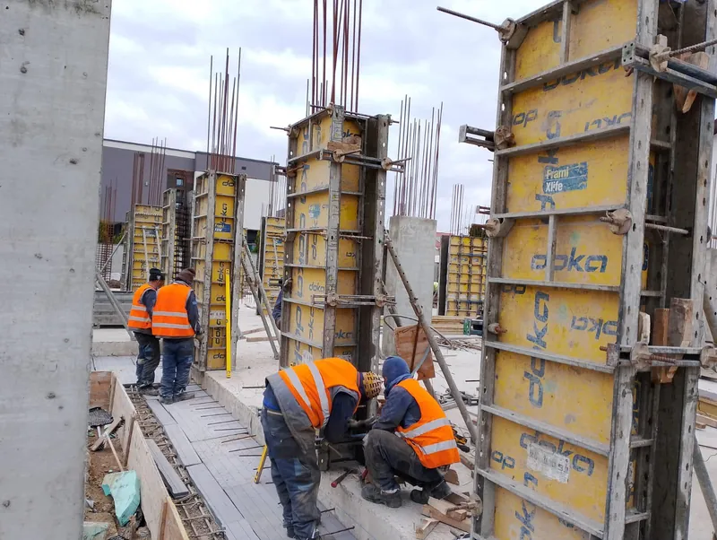 Fundații pentru construcție — foto 5 (săpătură fundație / turnare)