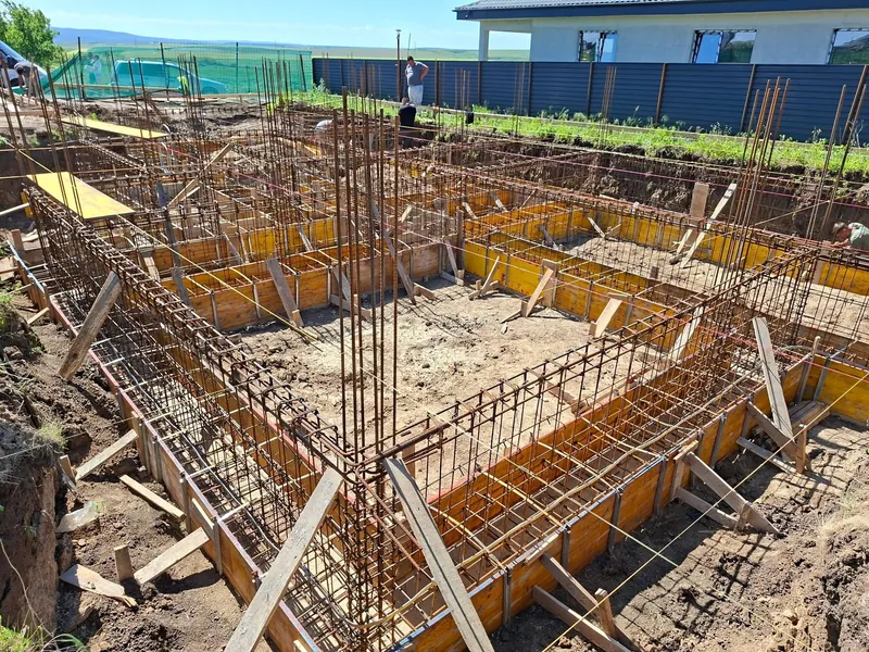 Fundații pentru construcție — foto 2 (săpătură fundație / turnare)