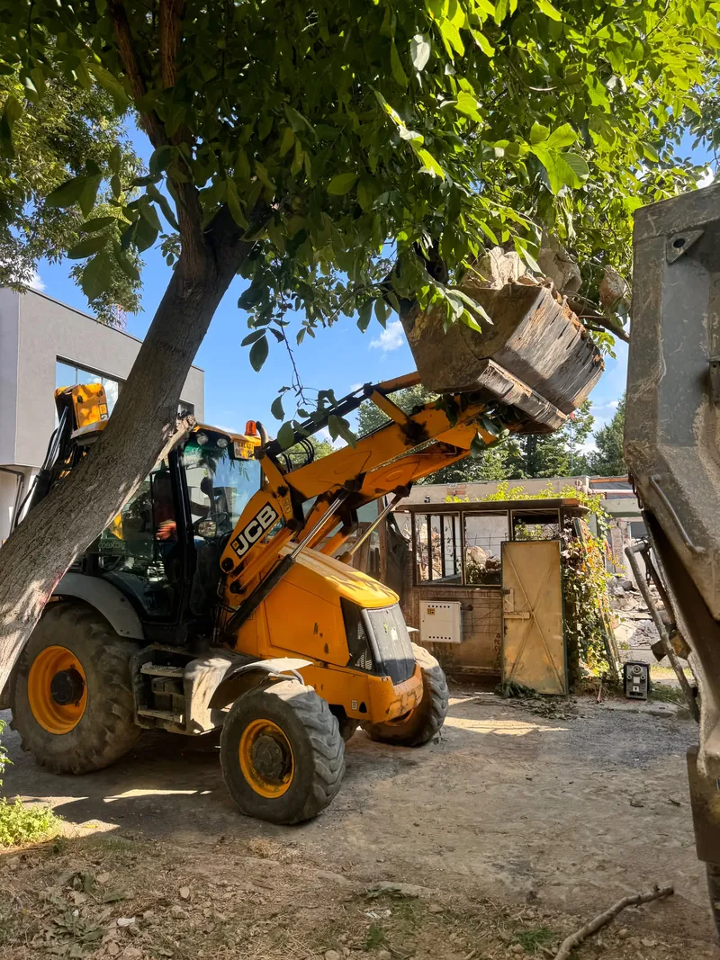 Demolare și evacuare — foto 3 (demolare mecanizată)