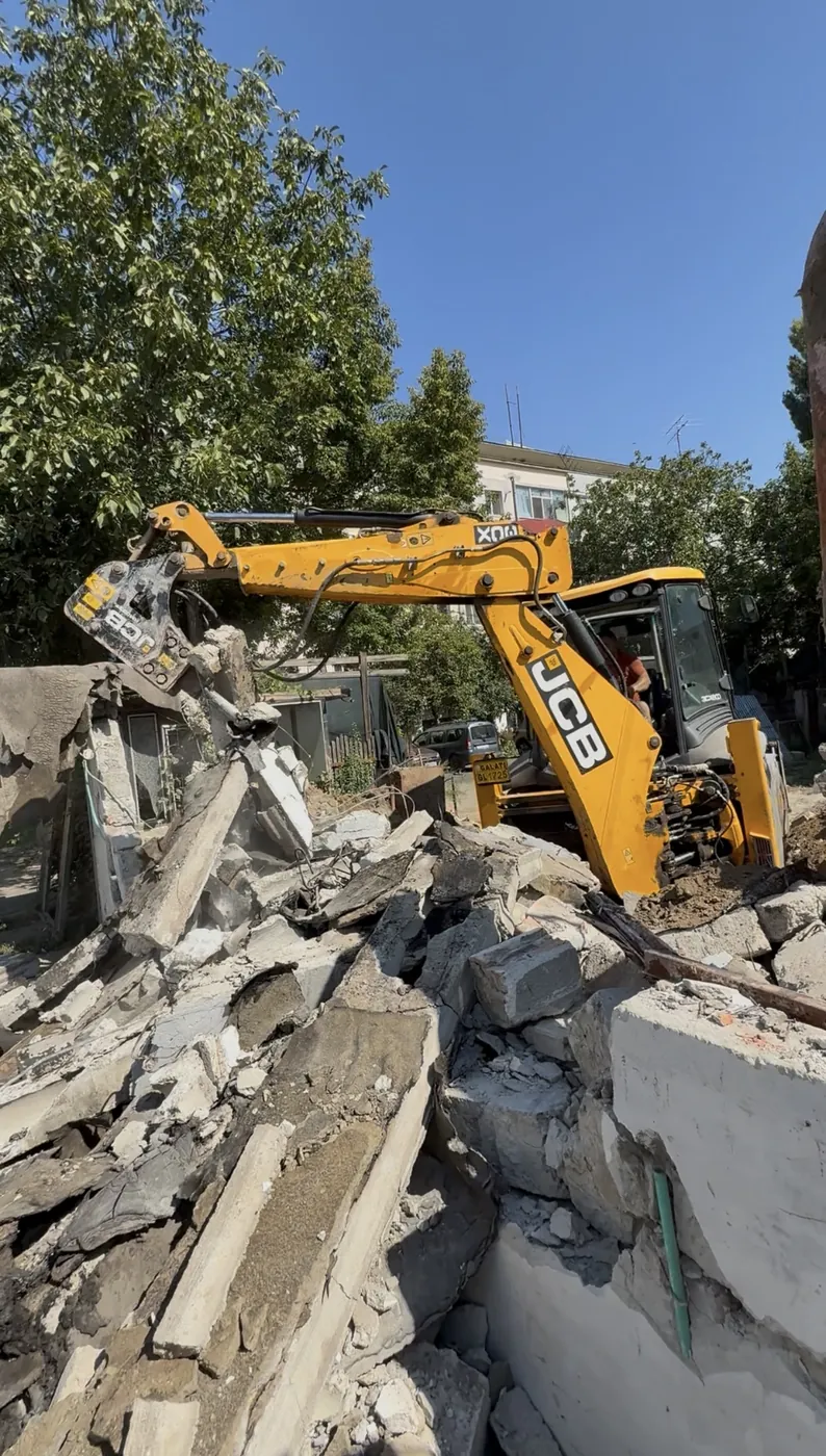 Demolare și evacuare — foto 5 (demolare mecanizată)