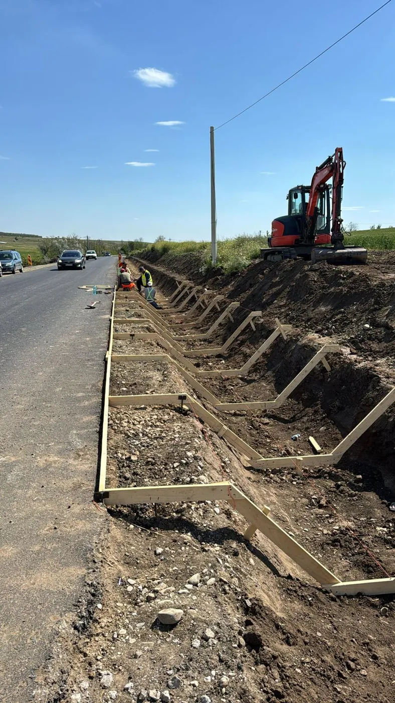 Rigole carosabile și șanțuri betonate — foto 9 (rigole montate)