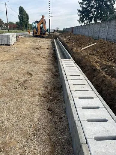Rigole carosabile și șanțuri betonate — foto 10 (rigole montate)