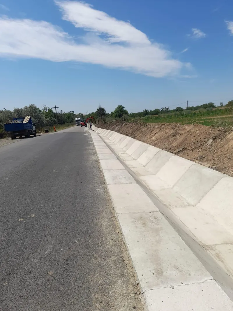 Rigole carosabile și șanțuri betonate — foto 5 (rigole montate)